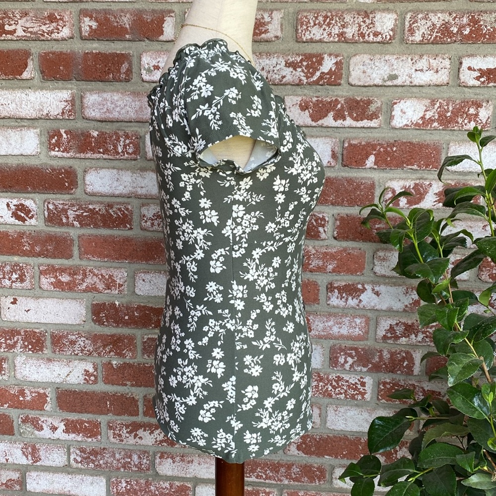Floral🌷Green🌿Spring Top - Picture 7 of 13